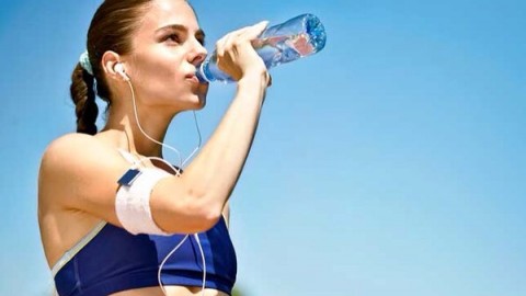 10 orsaker till varför vi ska dricka mer vatten